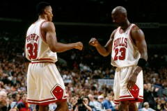 火箭队新赛季阵容调整：首轮签权争夺，范乔丹替代者竞争，威斯布鲁克核心位置争夺战