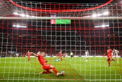 拉菲尼亚高原之战战术调整：角色转变与球队体系融合